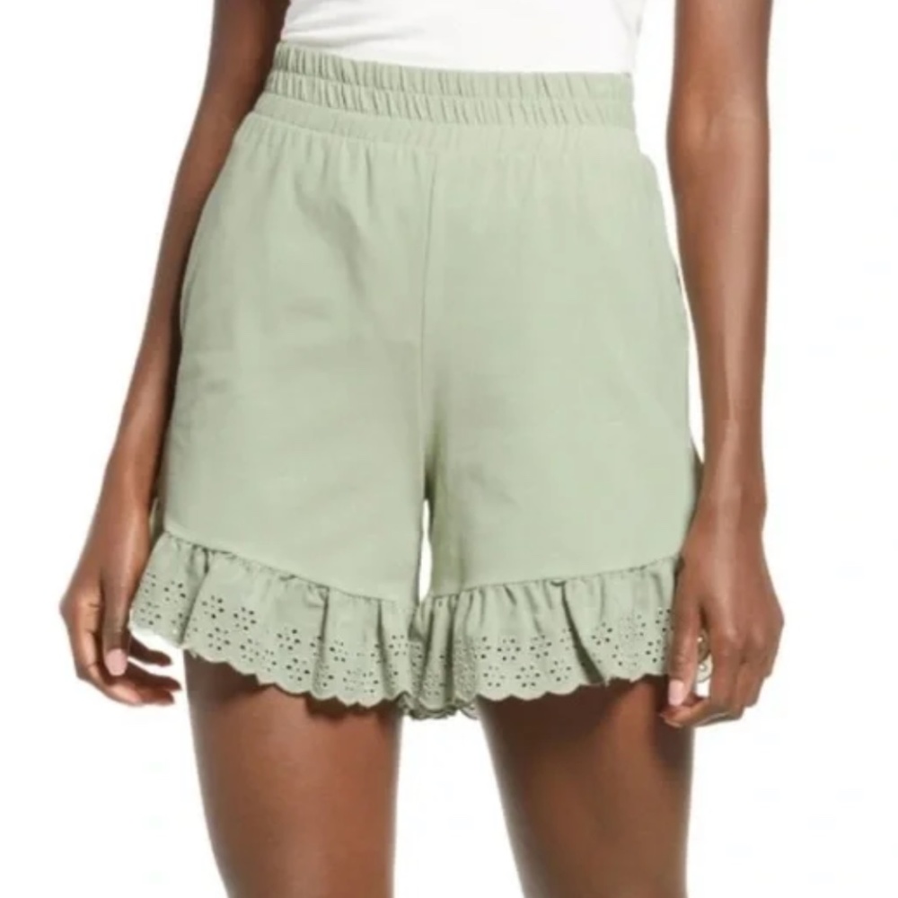 Vero Moda NWT Juna Desert Sage Embroidered Ruffle Hem High Waist Pull On Shorts